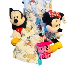 Minnie and Mickey Mouse throw bundle